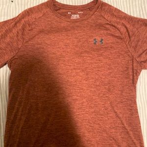 Under Armour heat gear tee like new